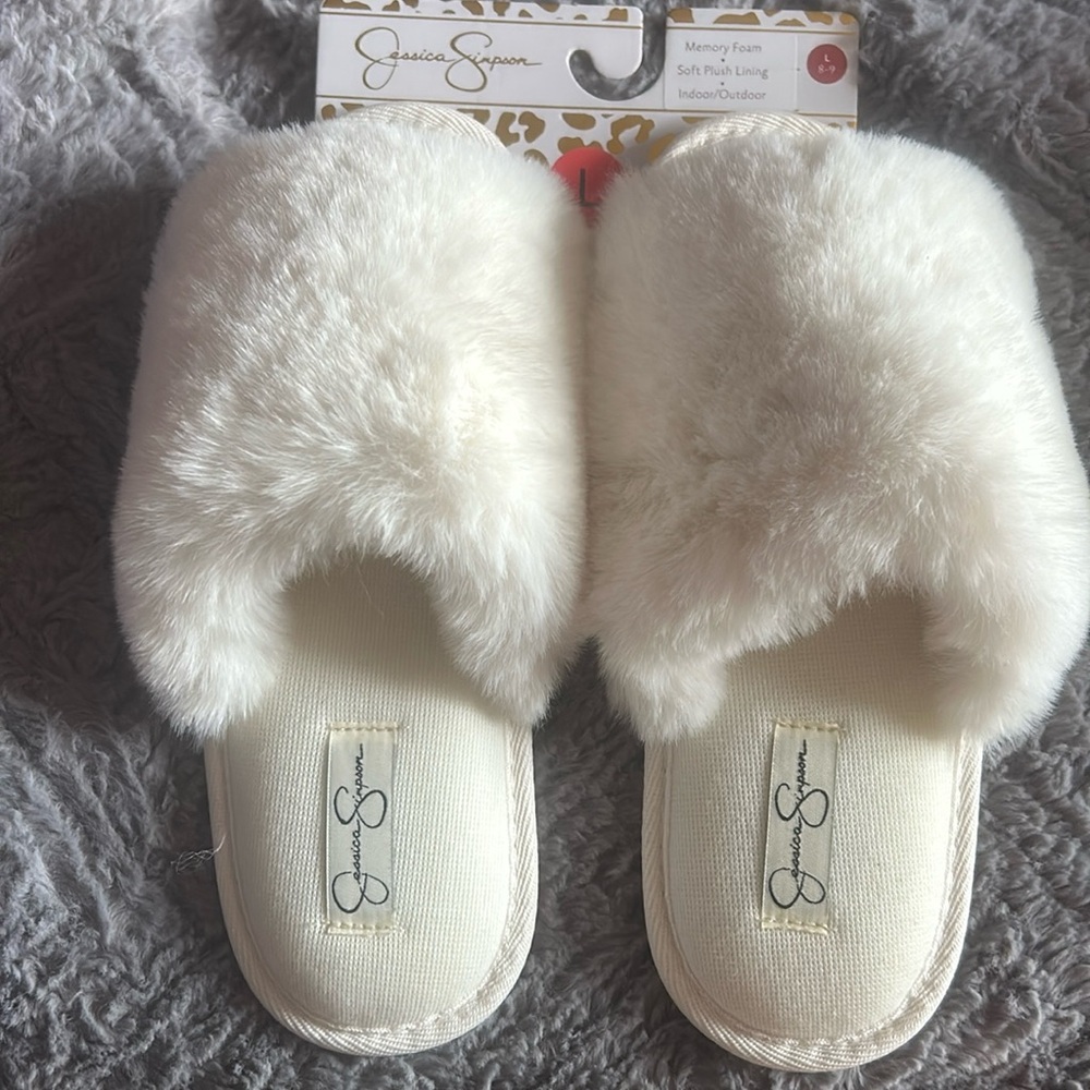 Jessica Simpson Memory Foam Slippers
Size L 8-9